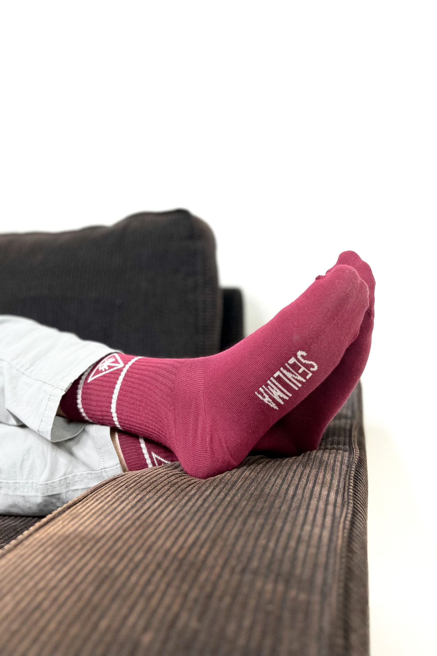 strio-socks-granate
