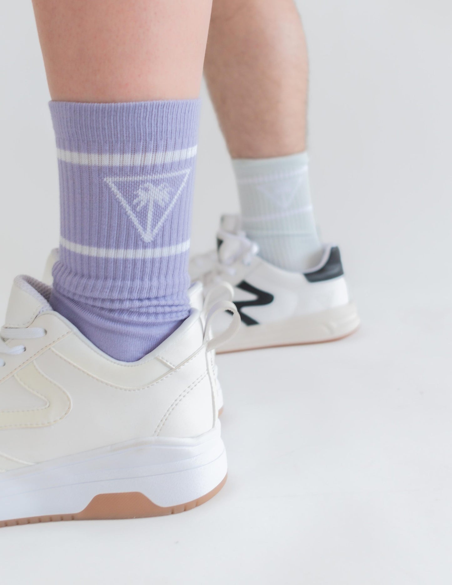 calcetines-unisex-lavanda-senlima-modelo