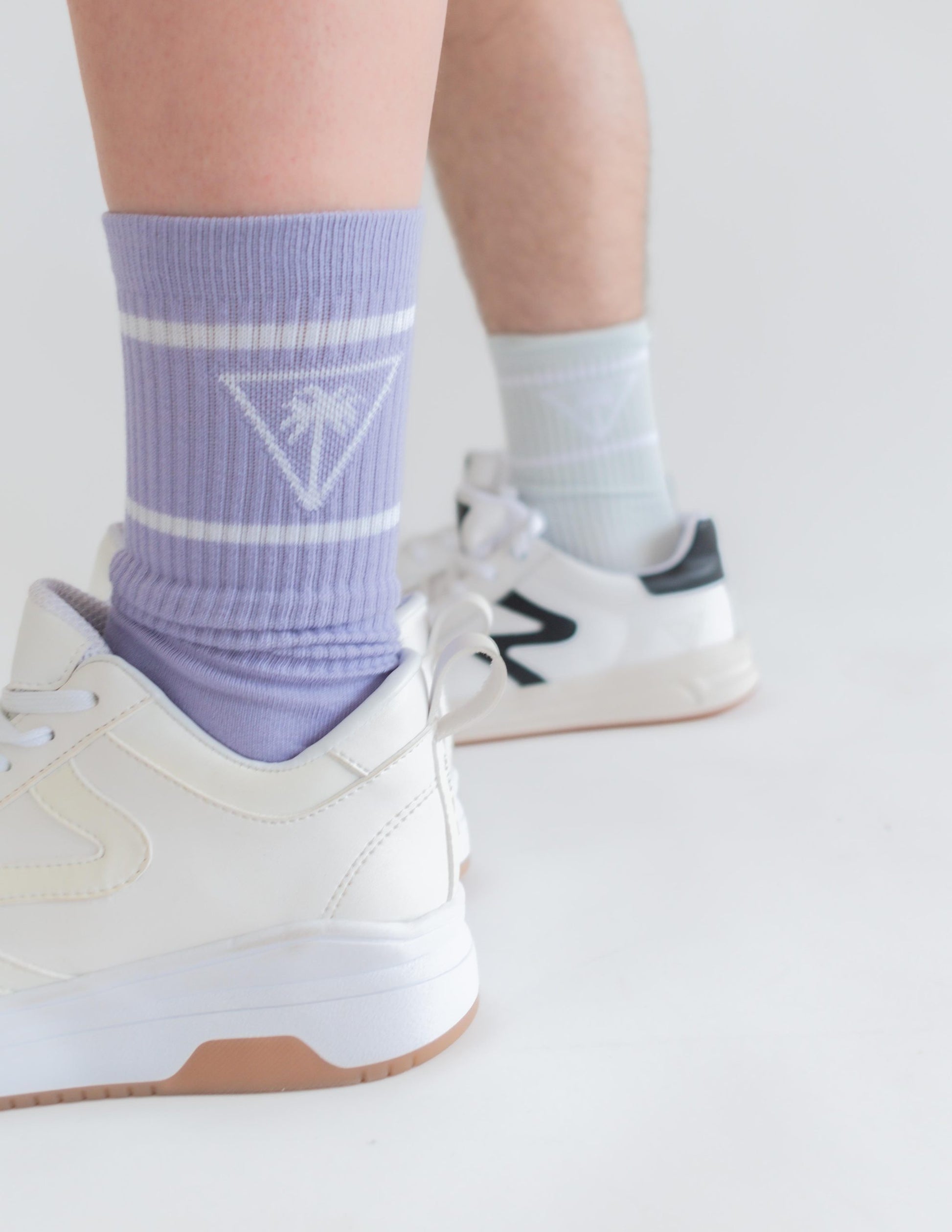 calcetines-unisex-lavanda-senlima-modelo