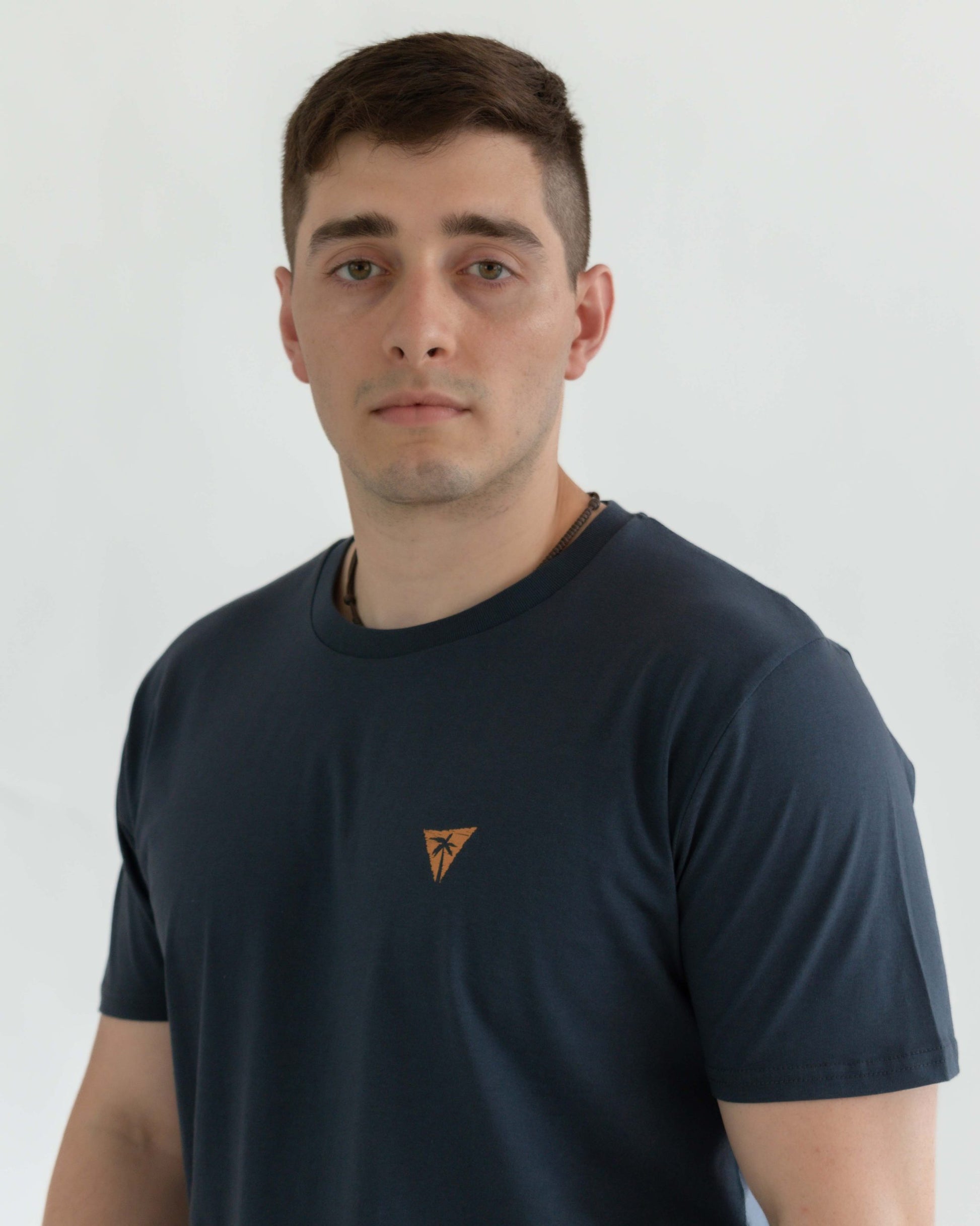 camiseta-unisex-espejo-gris-senlima-chico-delante