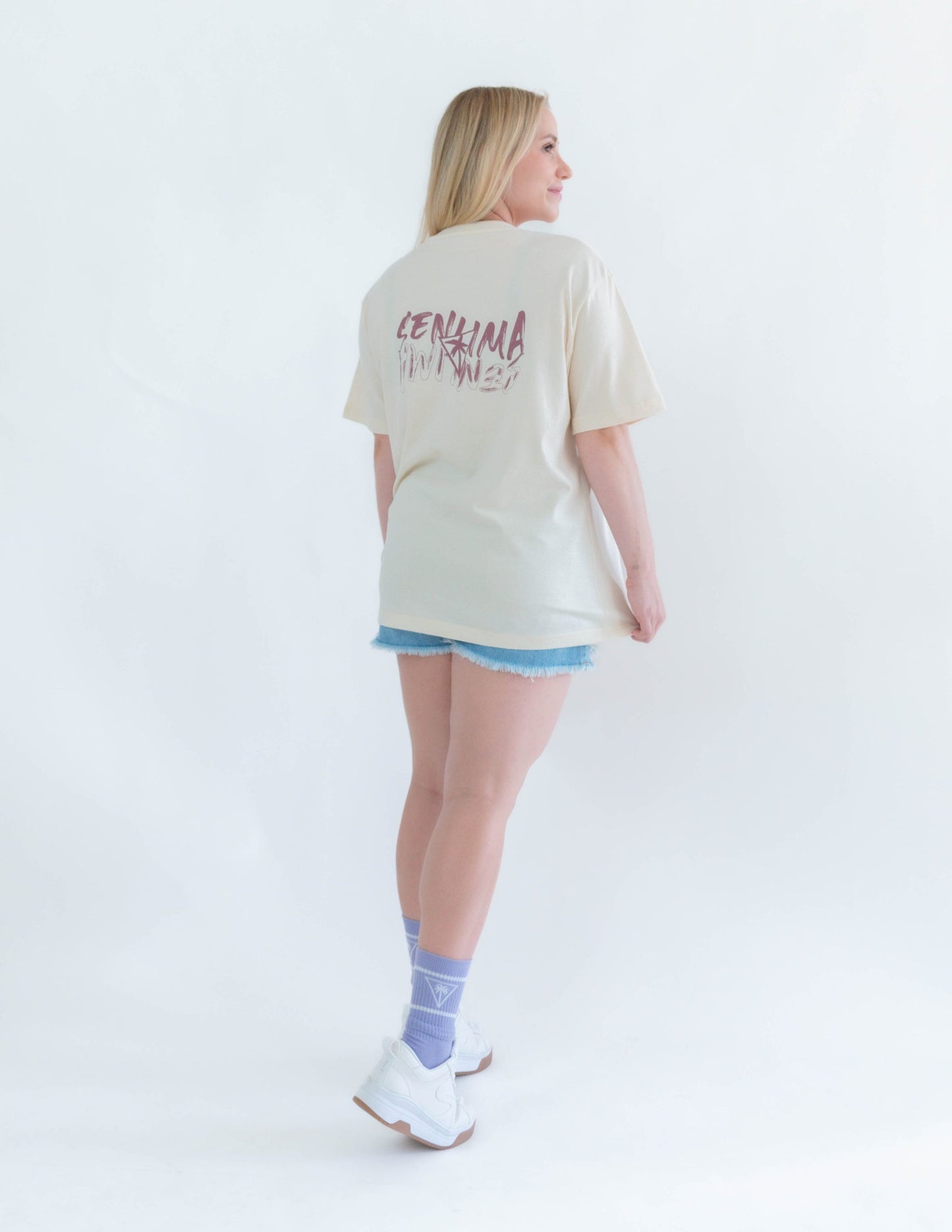 camiseta-unisex-oversize-beige-senlima-detras-lejos