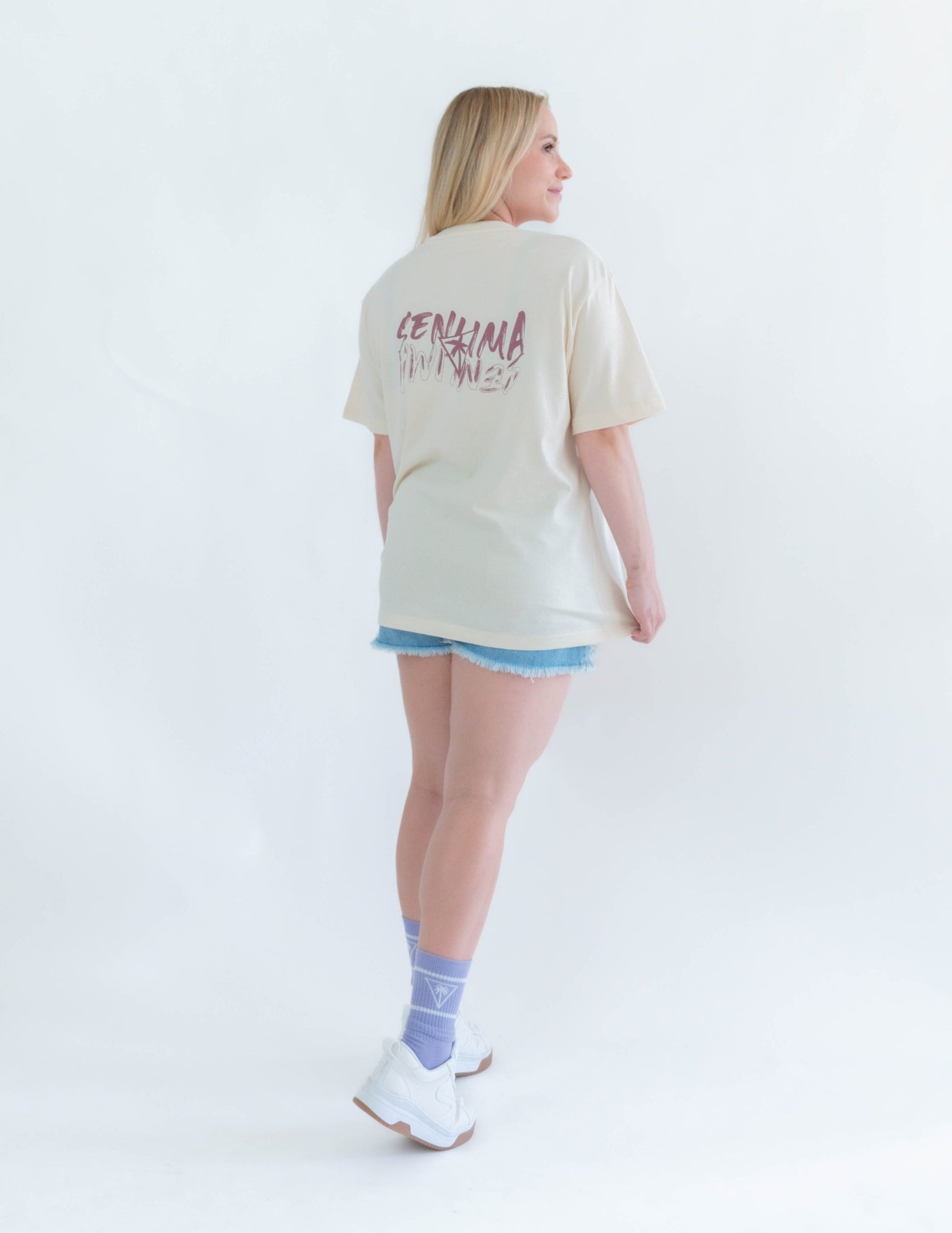 camiseta-unisex-oversize-beige-senlima-detras-lejos