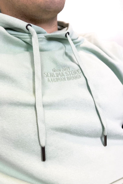 Minimalist-Soft-touch-hoodie-texto-delantero-verde