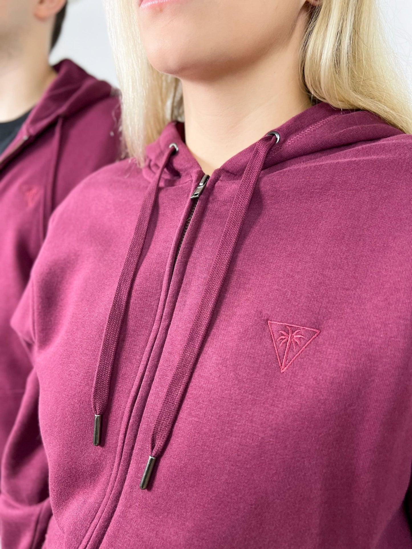 zipped-soft-touch-hoodie-logo_granate