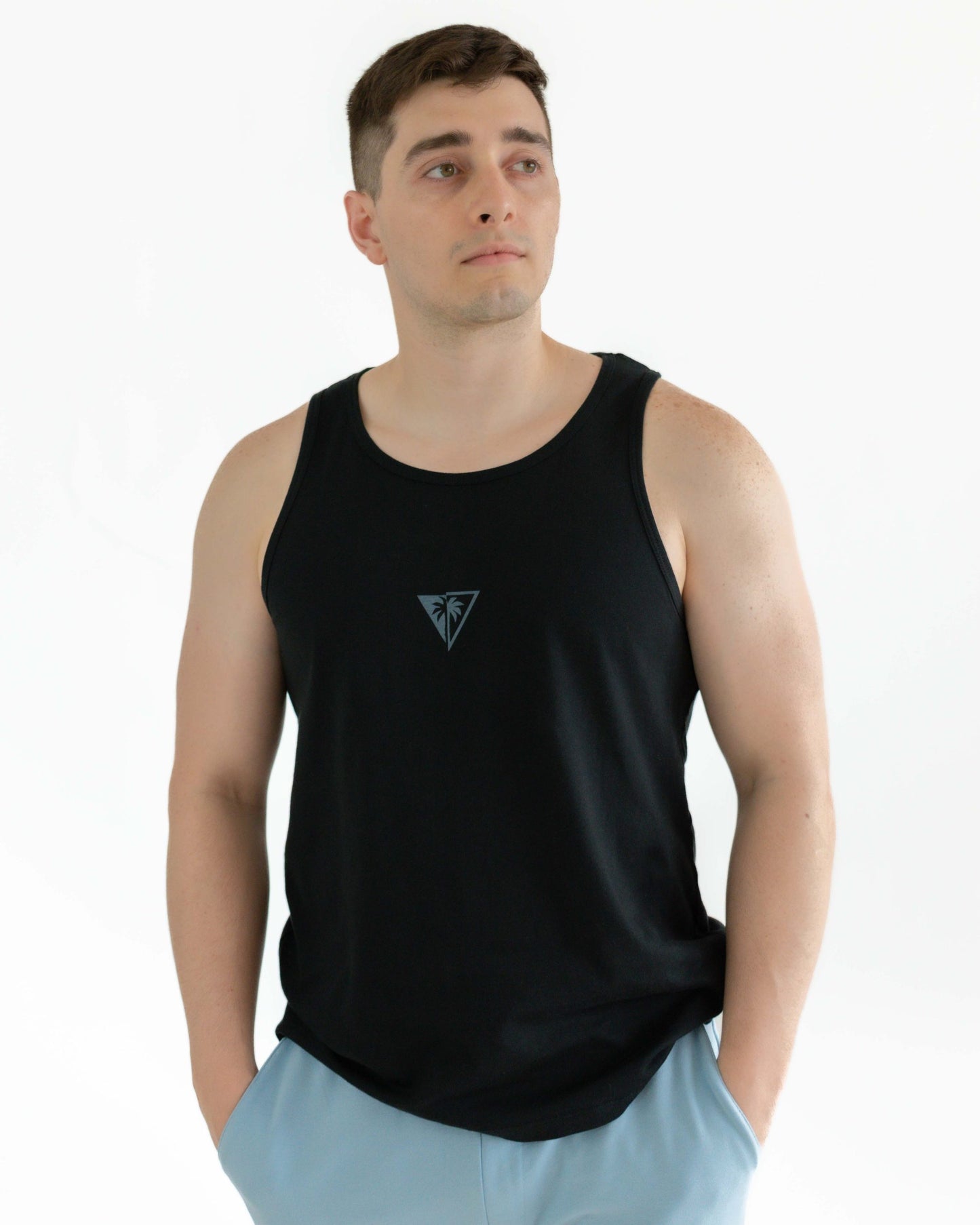 camiseta-unisex-color-negro-frontal
