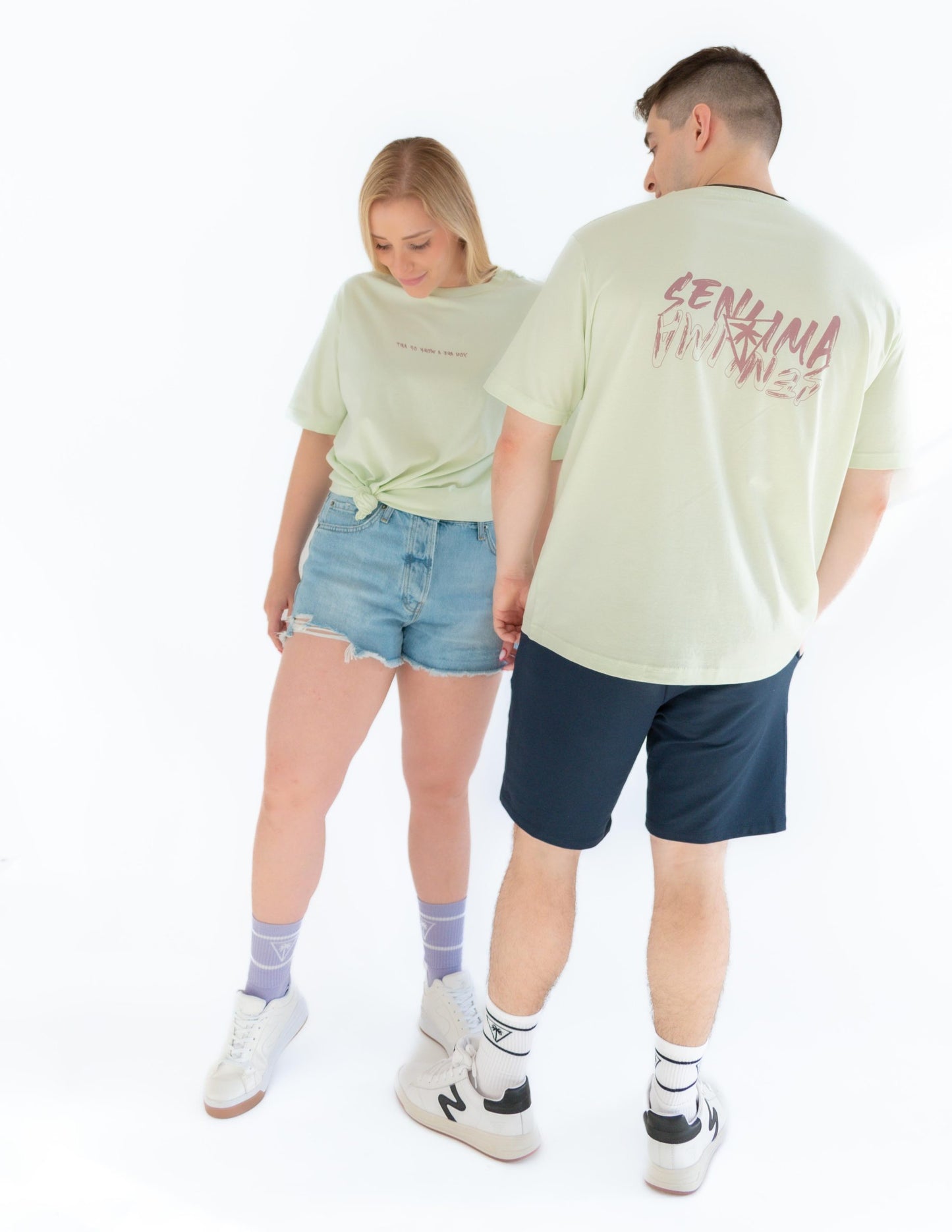 camiseta-unisex-oversize-verde-senlima-modelos