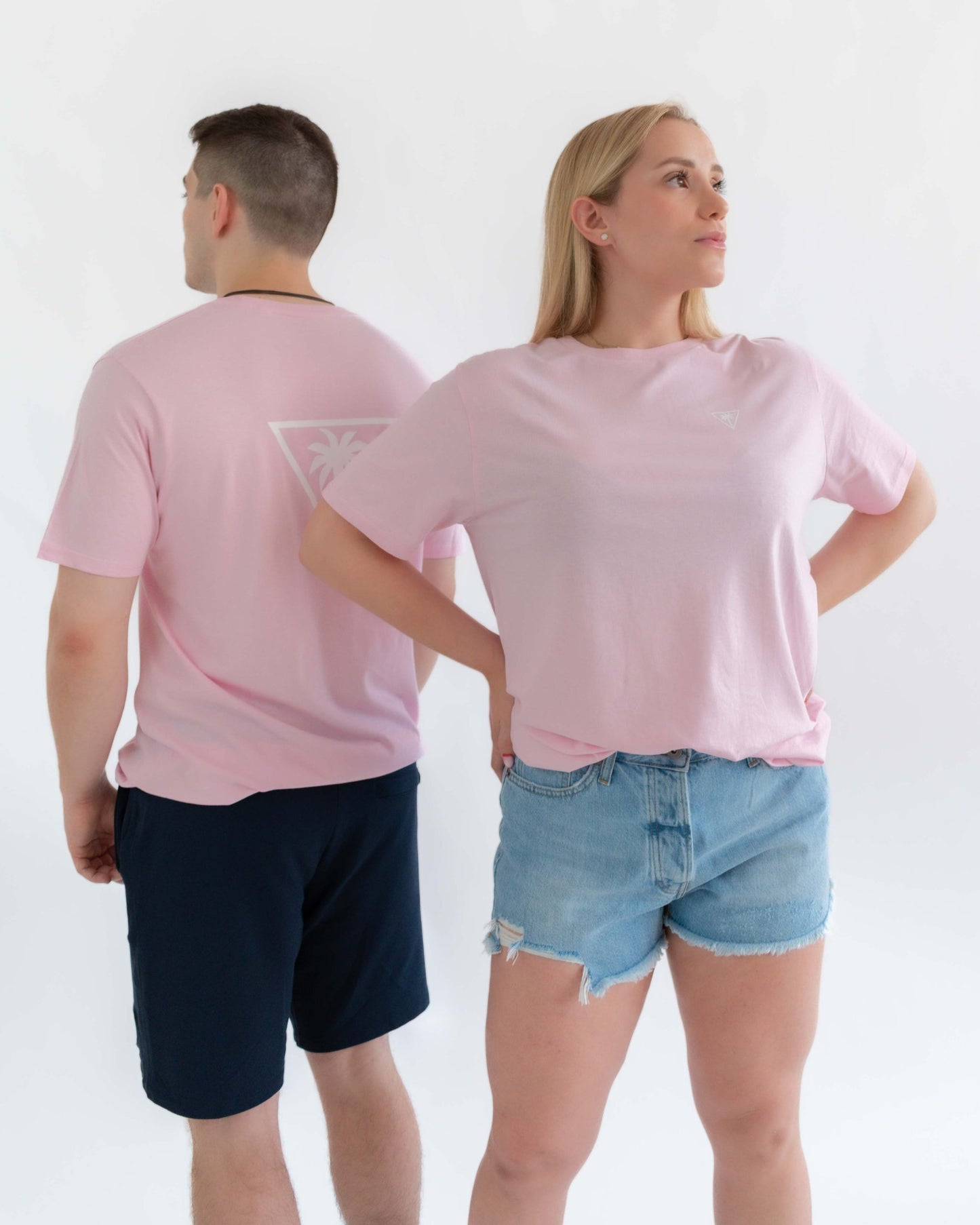 camiseta-unisex-unue-pink-modelos