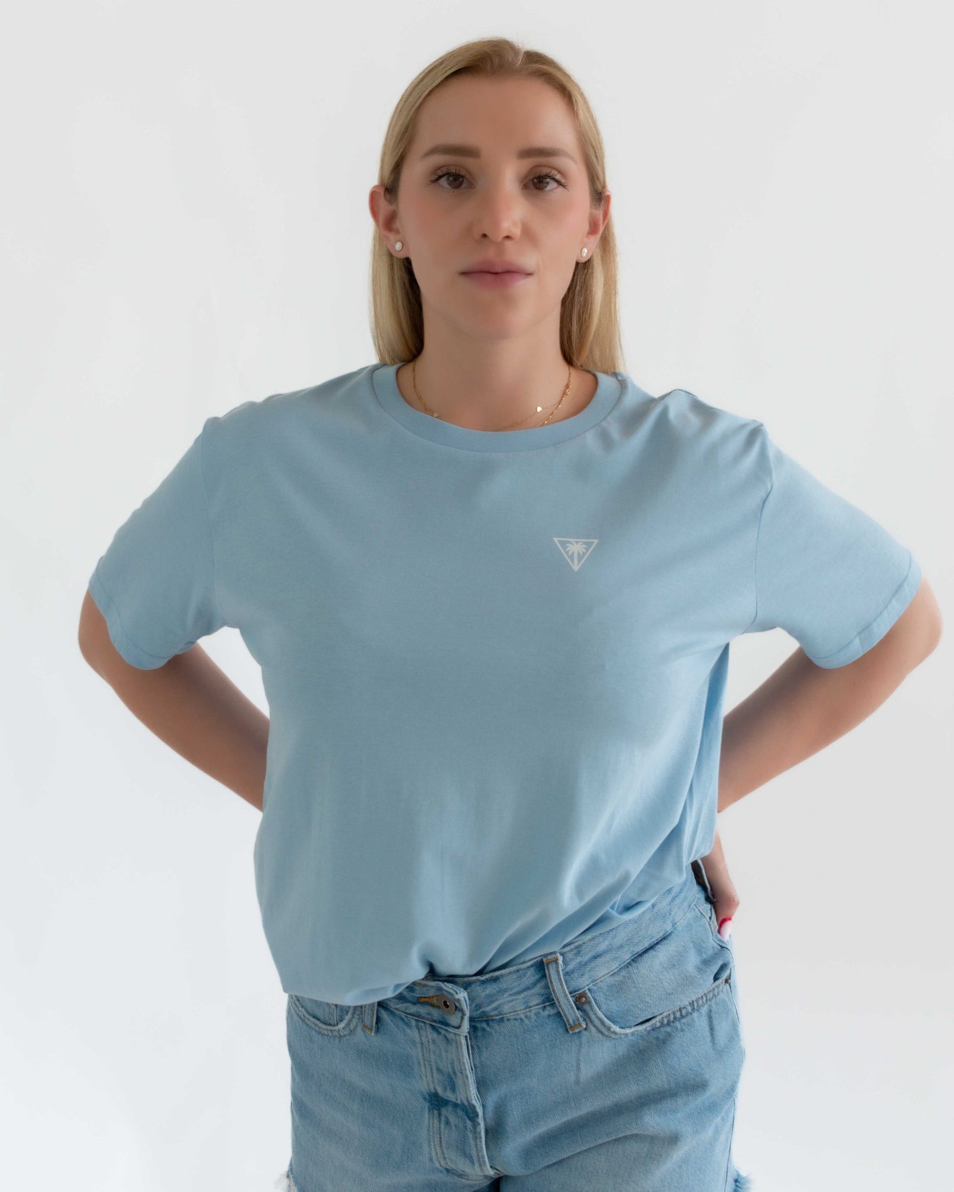 camiseta-unisex-unue-skyblue-logo-pequeño